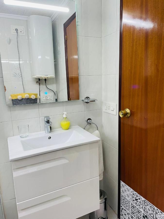 Cozy 2-Bedroom Serviced Apartment With Netflix Puerto de Sagunto Luaran gambar