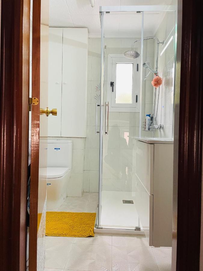 Cozy 2-Bedroom Serviced Apartment With Netflix Puerto de Sagunto Luaran gambar