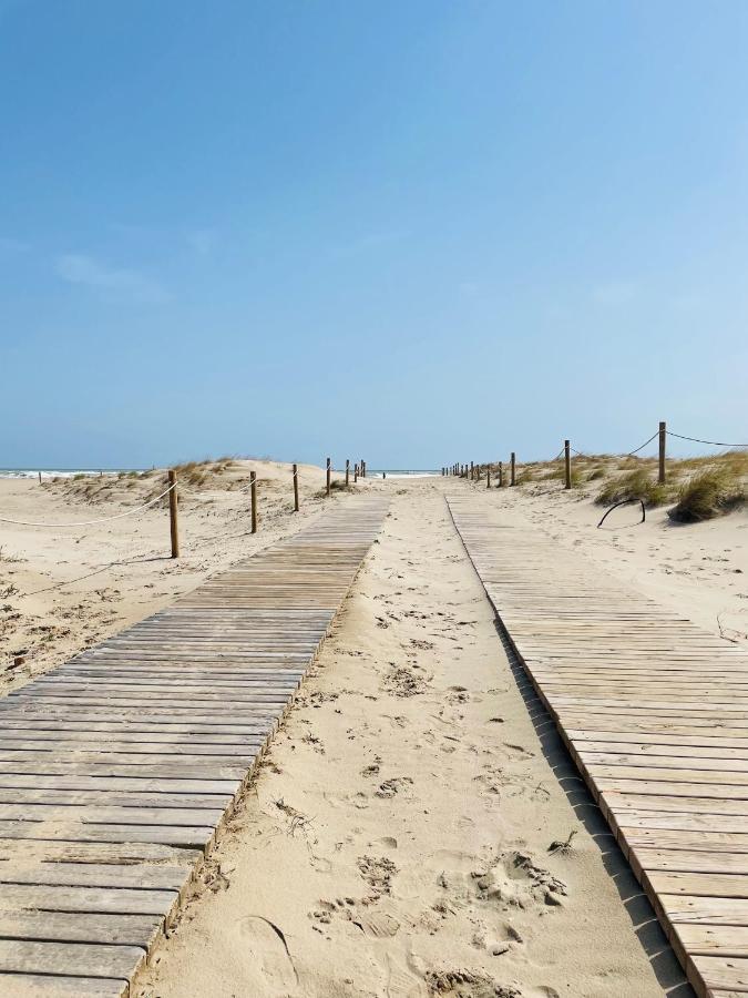 Cozy 2-Bedroom Serviced Apartment With Netflix Puerto de Sagunto Luaran gambar